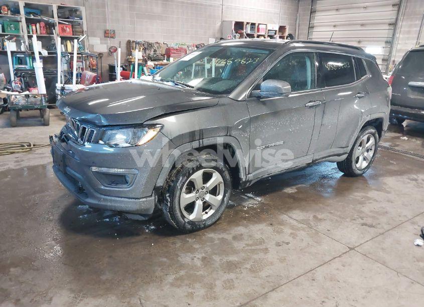 Photo 2 of 2018 Jeep Compass LATITUDE 4X4 (VIN 3C4NJDBB7JT180722)
