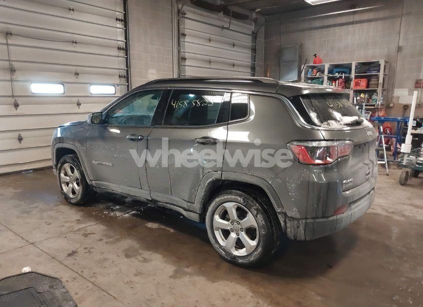 Photo 3 of 2018 Jeep Compass LATITUDE 4X4 (VIN 3C4NJDBB7JT180722)