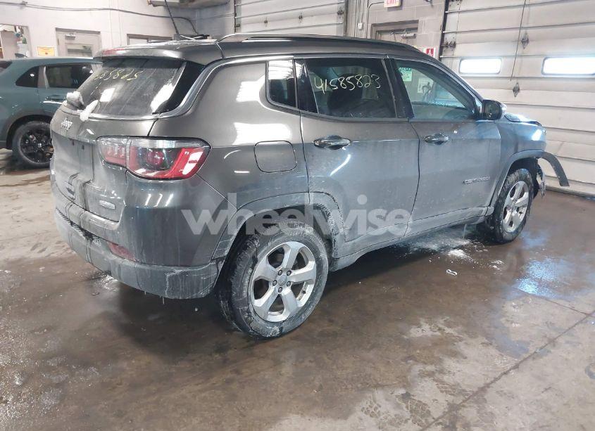 Photo 4 of 2018 Jeep Compass LATITUDE 4X4 (VIN 3C4NJDBB7JT180722)