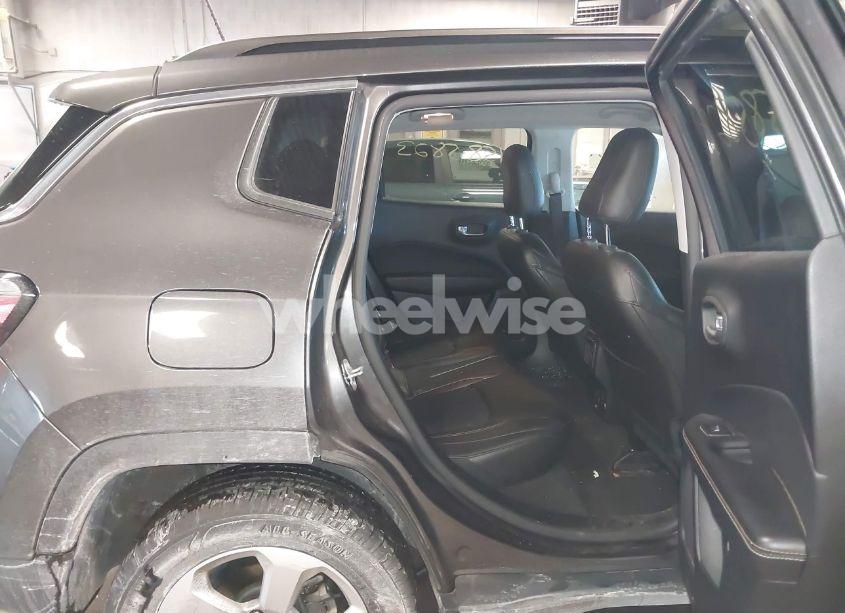 Photo 8 of 2018 Jeep Compass LATITUDE 4X4 (VIN 3C4NJDBB7JT180722)