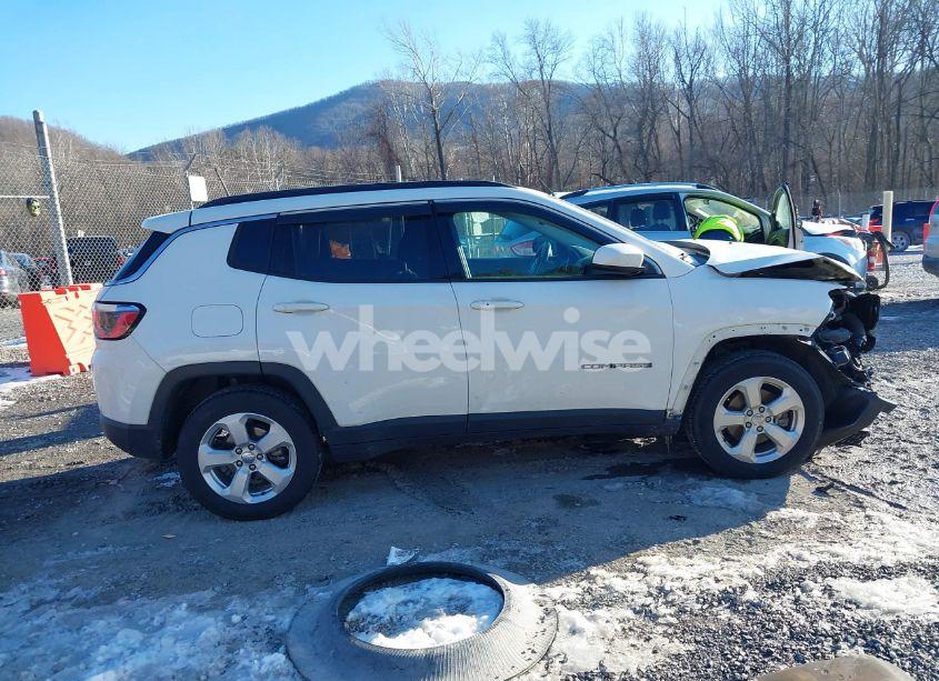Photo 13 of 2018 Jeep Compass LATITUDE 4X4 (VIN 3C4NJDBB7JT336385)