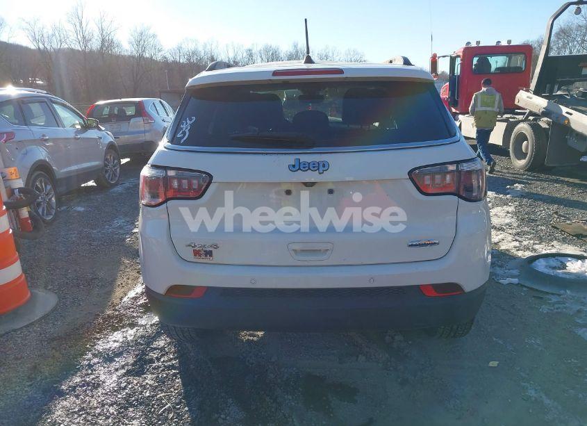 Photo 16 of 2018 Jeep Compass LATITUDE 4X4 (VIN 3C4NJDBB7JT336385)