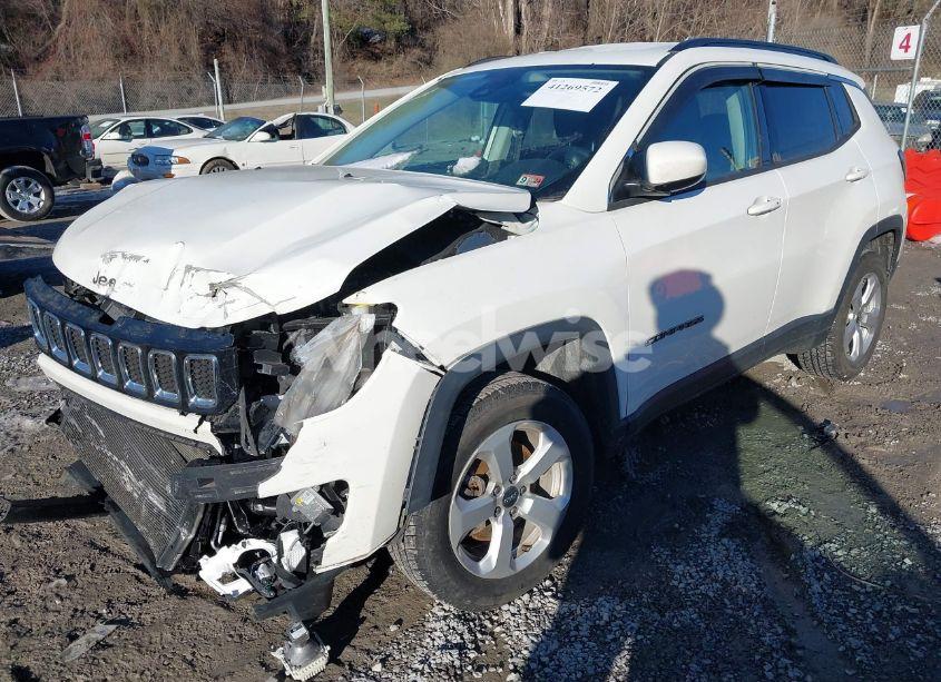 Photo 2 of 2018 Jeep Compass LATITUDE 4X4 (VIN 3C4NJDBB7JT336385)