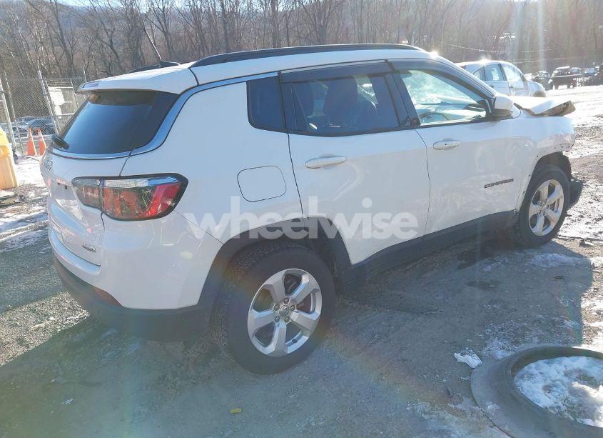 Photo 4 of 2018 Jeep Compass LATITUDE 4X4 (VIN 3C4NJDBB7JT336385)
