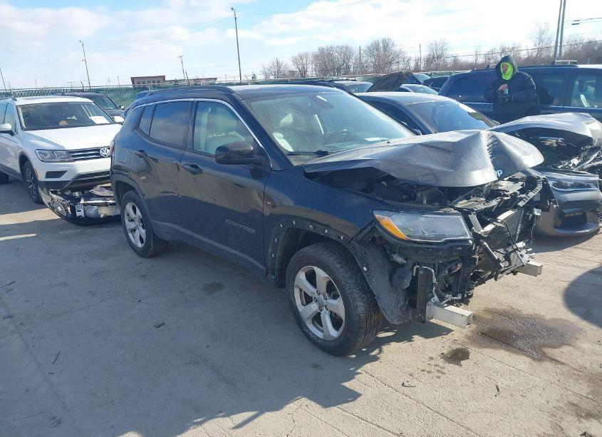 2018 Jeep Compass LATITUDE 4X4 (VIN 3C4NJDBB7JT336872) main photo