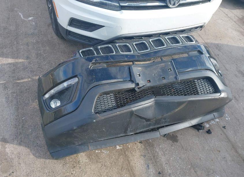 Photo 12 of 2018 Jeep Compass LATITUDE 4X4 (VIN 3C4NJDBB7JT336872)