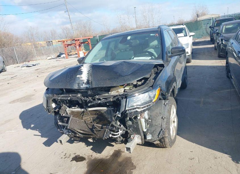 Photo 13 of 2018 Jeep Compass LATITUDE 4X4 (VIN 3C4NJDBB7JT336872)