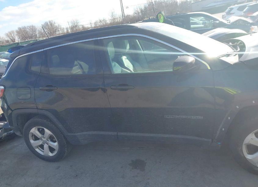 Photo 14 of 2018 Jeep Compass LATITUDE 4X4 (VIN 3C4NJDBB7JT336872)