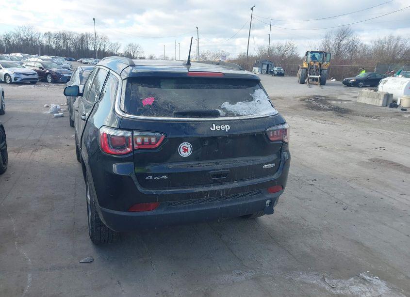 Photo 17 of 2018 Jeep Compass LATITUDE 4X4 (VIN 3C4NJDBB7JT336872)