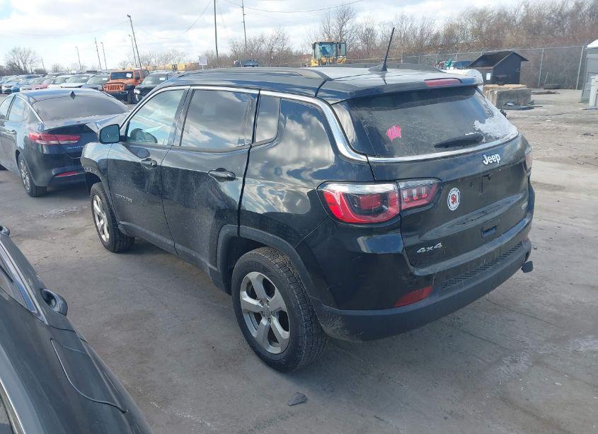 Photo 3 of 2018 Jeep Compass LATITUDE 4X4 (VIN 3C4NJDBB7JT336872)