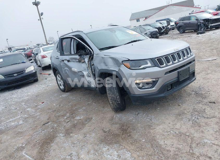 2018 Jeep Compass LATITUDE 4X4 (VIN 3C4NJDBB7JT393198) main photo
