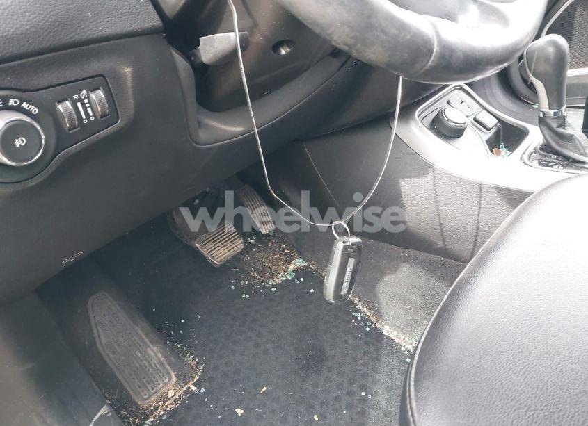 Photo 11 of 2018 Jeep Compass LATITUDE 4X4 (VIN 3C4NJDBB7JT393198)