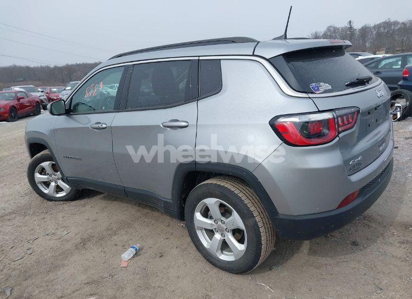 Photo 3 of 2018 Jeep Compass LATITUDE 4X4 (VIN 3C4NJDBB7JT393198)