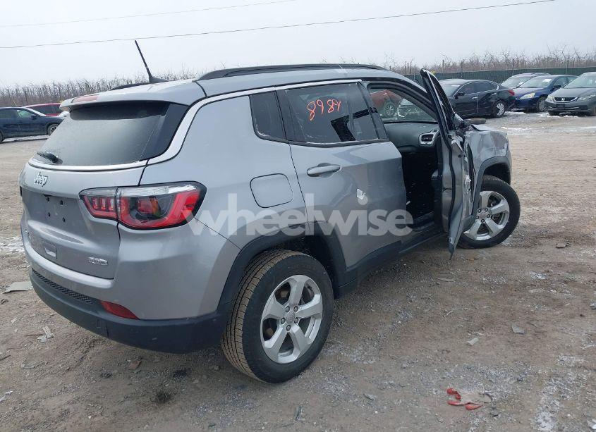 Photo 4 of 2018 Jeep Compass LATITUDE 4X4 (VIN 3C4NJDBB7JT393198)