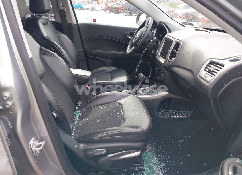 Photo 5 of 2018 Jeep Compass LATITUDE 4X4 (VIN 3C4NJDBB7JT393198)