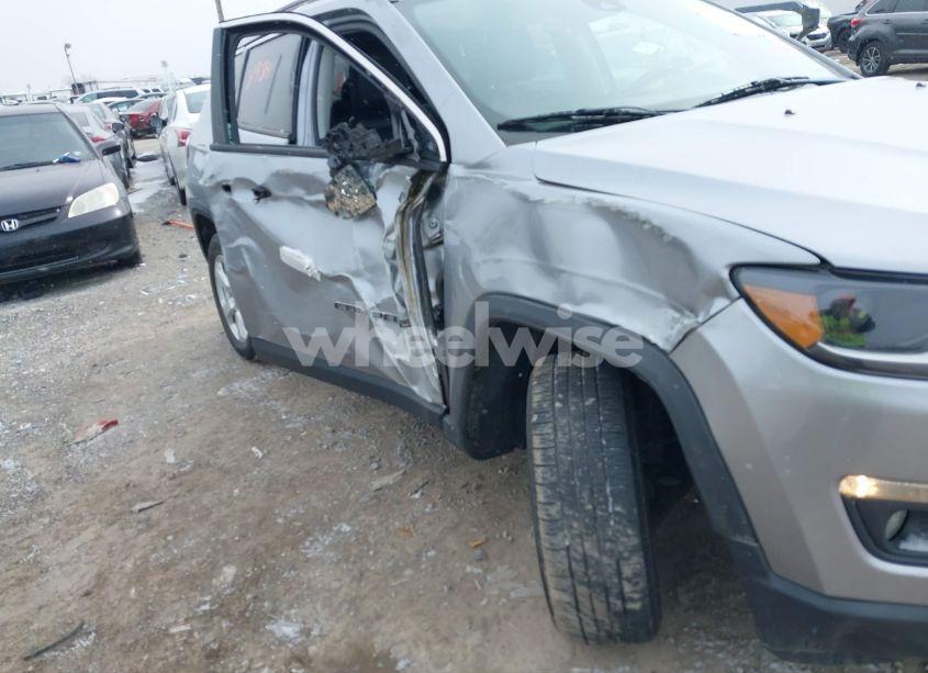 Photo 6 of 2018 Jeep Compass LATITUDE 4X4 (VIN 3C4NJDBB7JT393198)