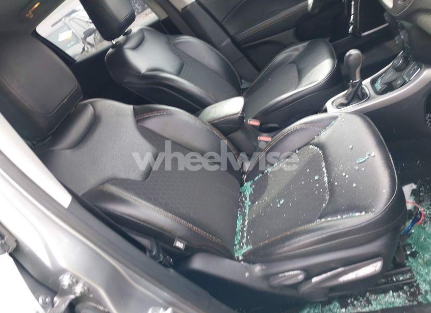 Photo 8 of 2018 Jeep Compass LATITUDE 4X4 (VIN 3C4NJDBB7JT393198)