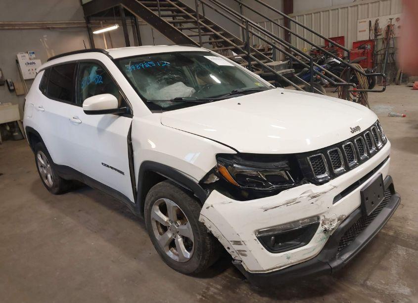 2018 Jeep Compass LATITUDE 4X4 (VIN 3C4NJDBB7JT456946) main photo