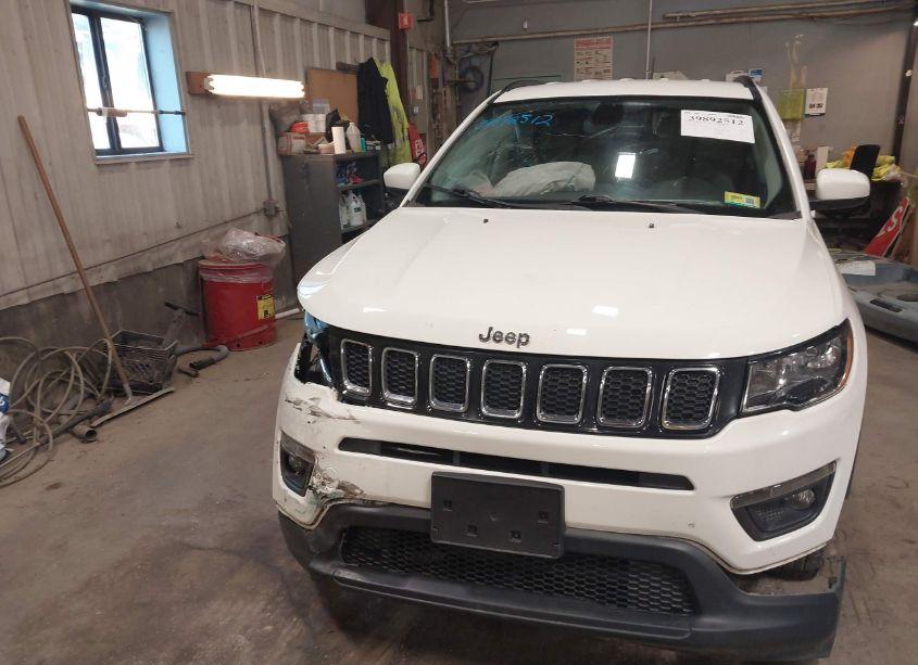 Photo 12 of 2018 Jeep Compass LATITUDE 4X4 (VIN 3C4NJDBB7JT456946)