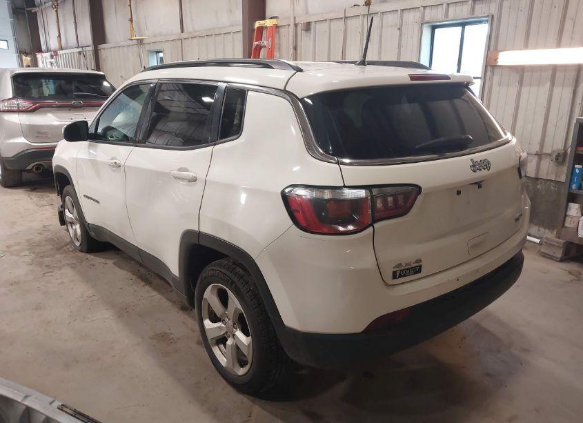Photo 3 of 2018 Jeep Compass LATITUDE 4X4 (VIN 3C4NJDBB7JT456946)
