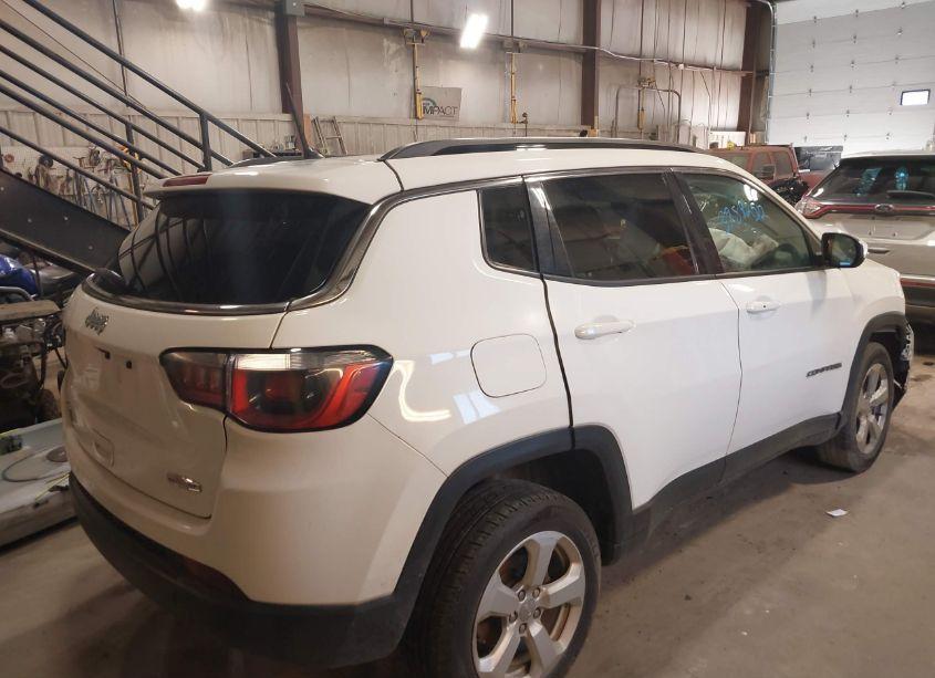 Photo 4 of 2018 Jeep Compass LATITUDE 4X4 (VIN 3C4NJDBB7JT456946)