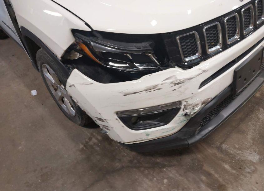 Photo 6 of 2018 Jeep Compass LATITUDE 4X4 (VIN 3C4NJDBB7JT456946)