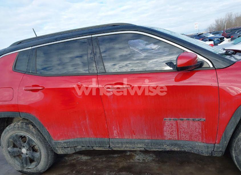 Photo 13 of 2018 Jeep Compass LATITUDE 4X4 (VIN 3C4NJDBB7JT481684)