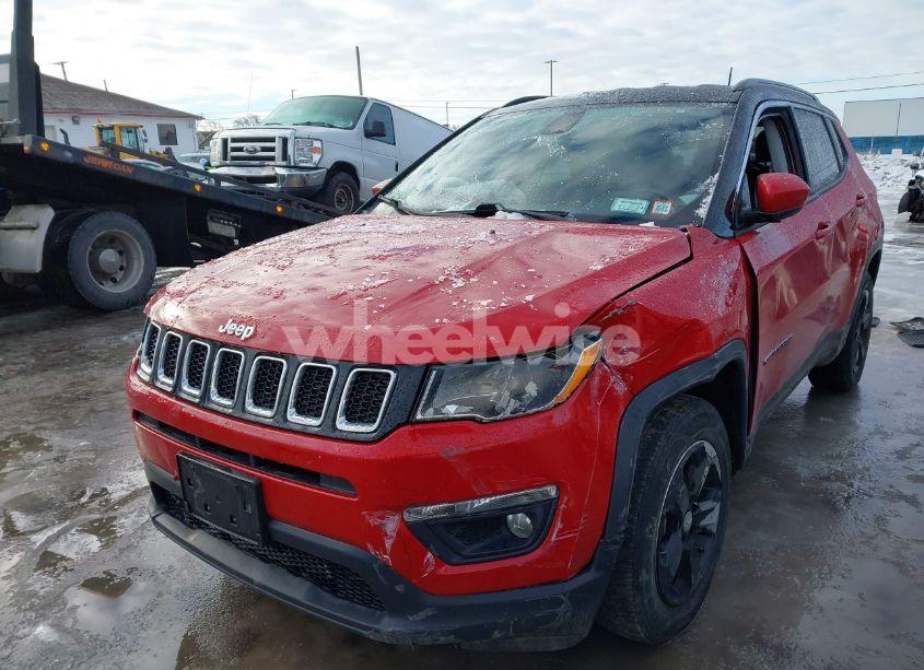 Photo 2 of 2018 Jeep Compass LATITUDE 4X4 (VIN 3C4NJDBB7JT481684)