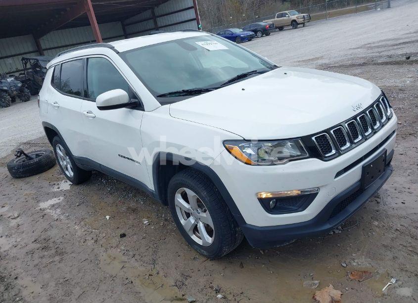2019 Jeep Compass LATITUDE 4X4 (VIN 3C4NJDBB7KT599834) main photo