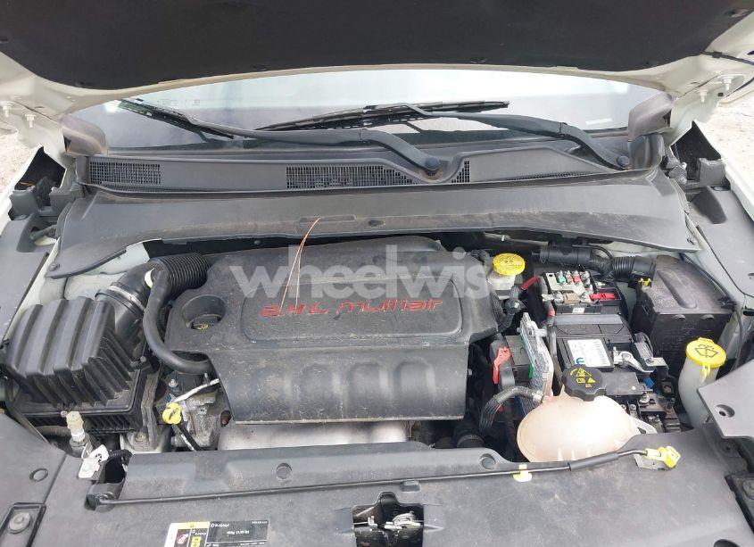 Photo 10 of 2019 Jeep Compass LATITUDE 4X4 (VIN 3C4NJDBB7KT599834)