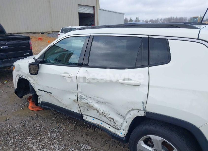 Photo 15 of 2019 Jeep Compass LATITUDE 4X4 (VIN 3C4NJDBB7KT599834)