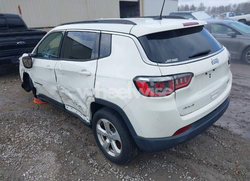 Photo 3 of 2019 Jeep Compass LATITUDE 4X4 (VIN 3C4NJDBB7KT599834)