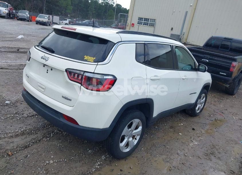 Photo 4 of 2019 Jeep Compass LATITUDE 4X4 (VIN 3C4NJDBB7KT599834)