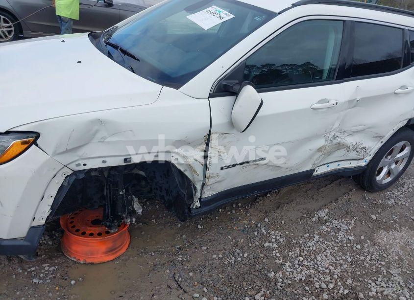 Photo 6 of 2019 Jeep Compass LATITUDE 4X4 (VIN 3C4NJDBB7KT599834)