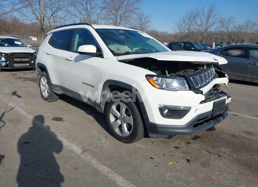 2019 Jeep Compass LATITUDE 4X4 (VIN 3C4NJDBB7KT628622) main photo