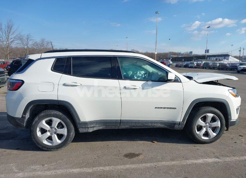 Photo 13 of 2019 Jeep Compass LATITUDE 4X4 (VIN 3C4NJDBB7KT628622)
