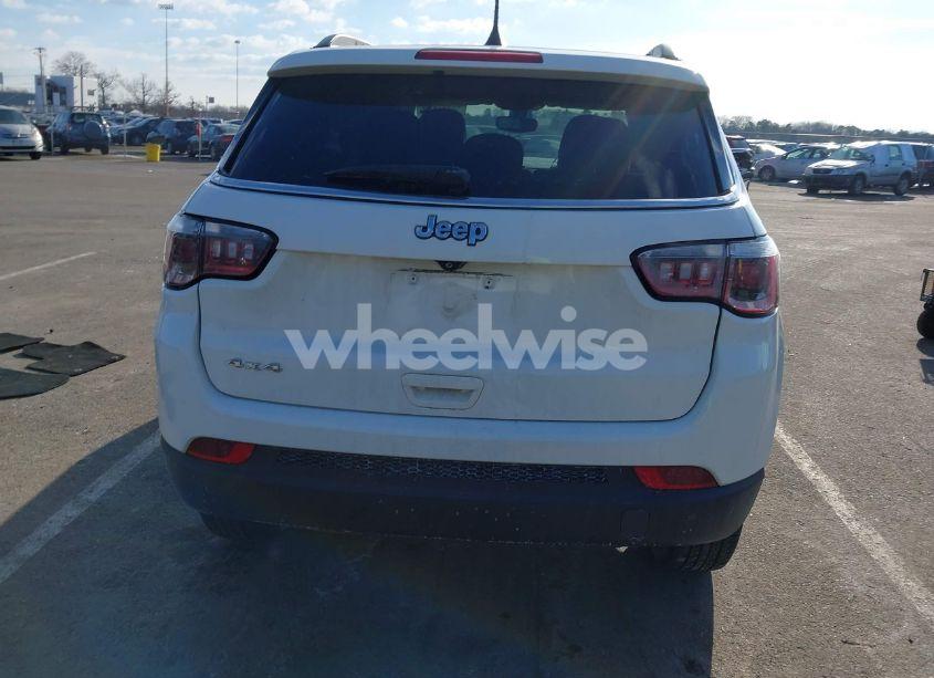 Photo 16 of 2019 Jeep Compass LATITUDE 4X4 (VIN 3C4NJDBB7KT628622)