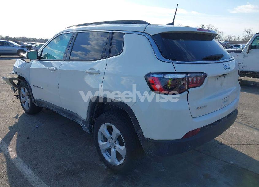 Photo 3 of 2019 Jeep Compass LATITUDE 4X4 (VIN 3C4NJDBB7KT628622)