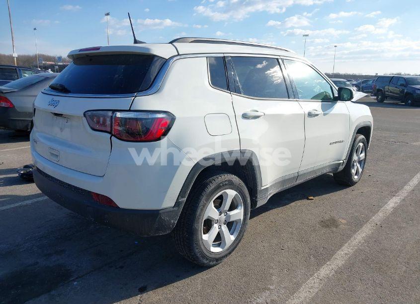 Photo 4 of 2019 Jeep Compass LATITUDE 4X4 (VIN 3C4NJDBB7KT628622)