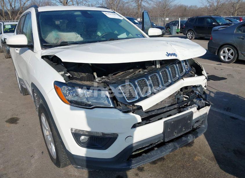 Photo 6 of 2019 Jeep Compass LATITUDE 4X4 (VIN 3C4NJDBB7KT628622)