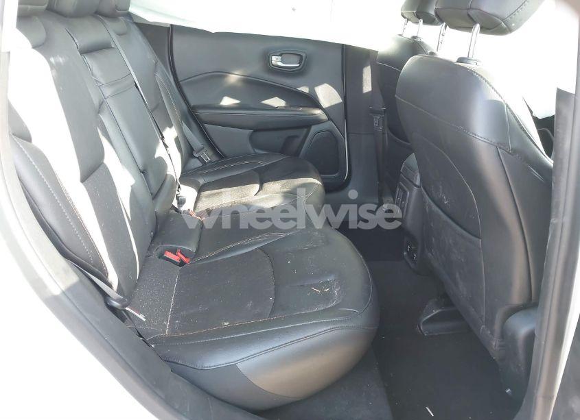 Photo 8 of 2019 Jeep Compass LATITUDE 4X4 (VIN 3C4NJDBB7KT628622)