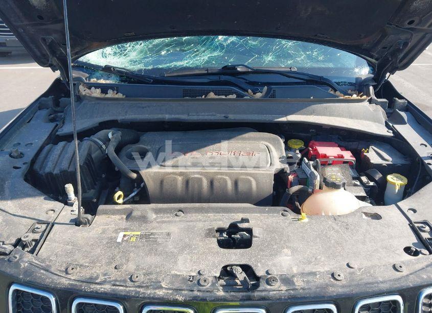 Photo 10 of 2019 Jeep Compass LATITUDE 4X4 (VIN 3C4NJDBB7KT761185)