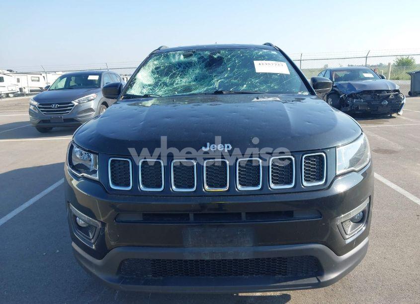 Photo 12 of 2019 Jeep Compass LATITUDE 4X4 (VIN 3C4NJDBB7KT761185)