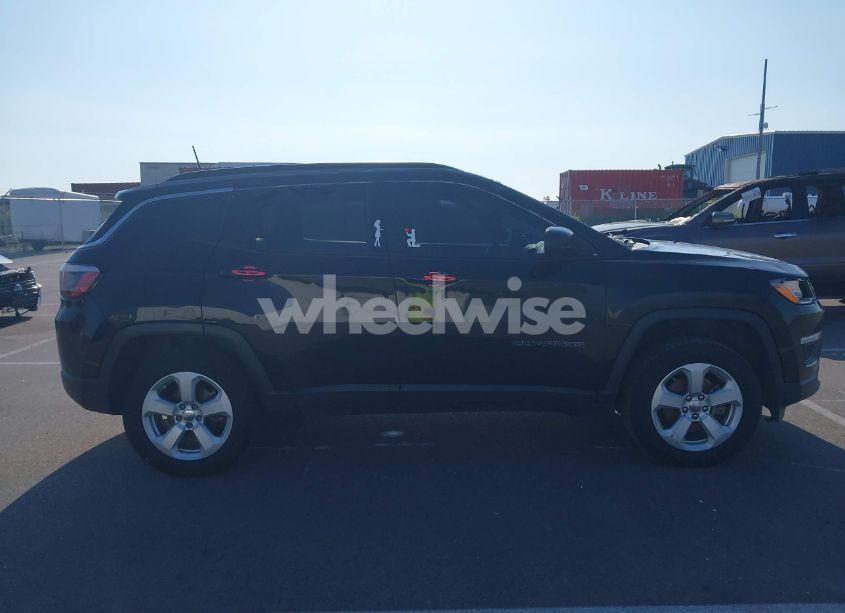 Photo 13 of 2019 Jeep Compass LATITUDE 4X4 (VIN 3C4NJDBB7KT761185)