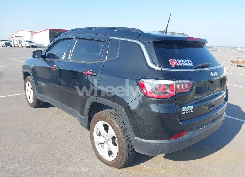 Photo 3 of 2019 Jeep Compass LATITUDE 4X4 (VIN 3C4NJDBB7KT761185)