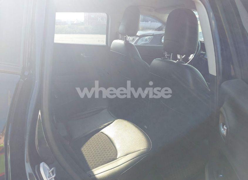 Photo 8 of 2019 Jeep Compass LATITUDE 4X4 (VIN 3C4NJDBB7KT761185)