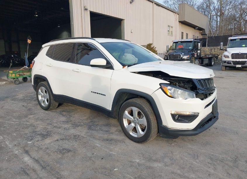 2020 Jeep Compass LATITUDE 4X4 (VIN 3C4NJDBB7LT130132) main photo