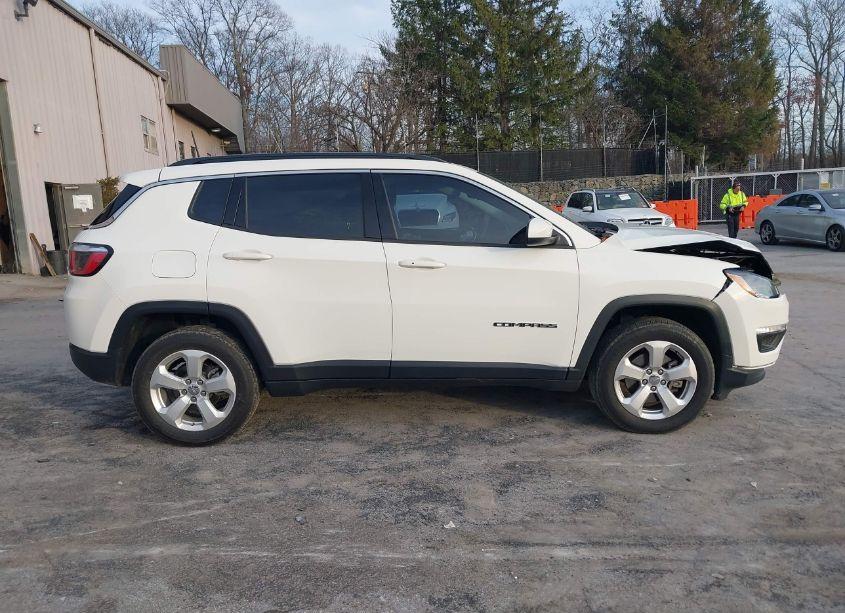 Photo 14 of 2020 Jeep Compass LATITUDE 4X4 (VIN 3C4NJDBB7LT130132)