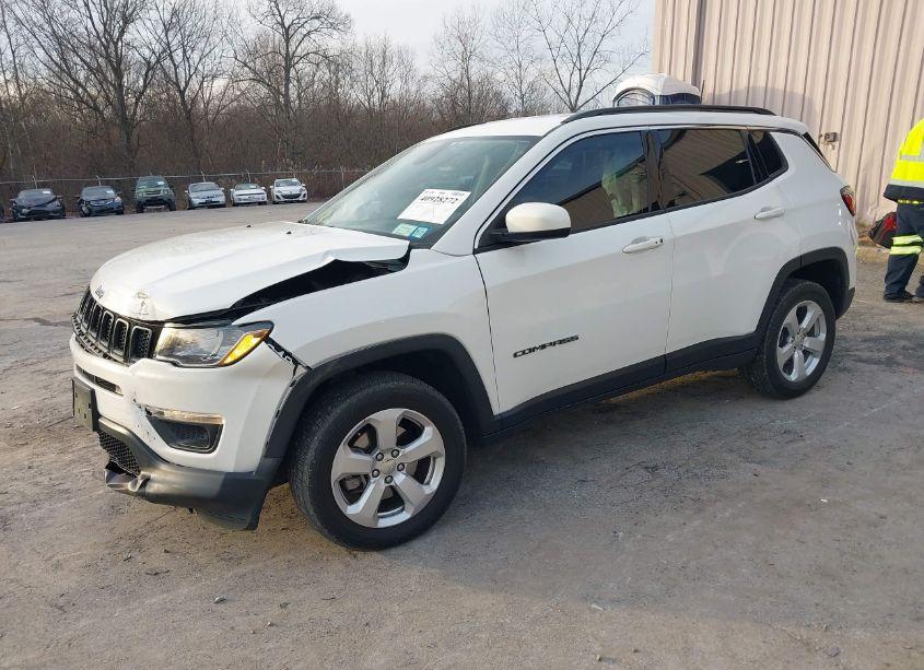Photo 2 of 2020 Jeep Compass LATITUDE 4X4 (VIN 3C4NJDBB7LT130132)