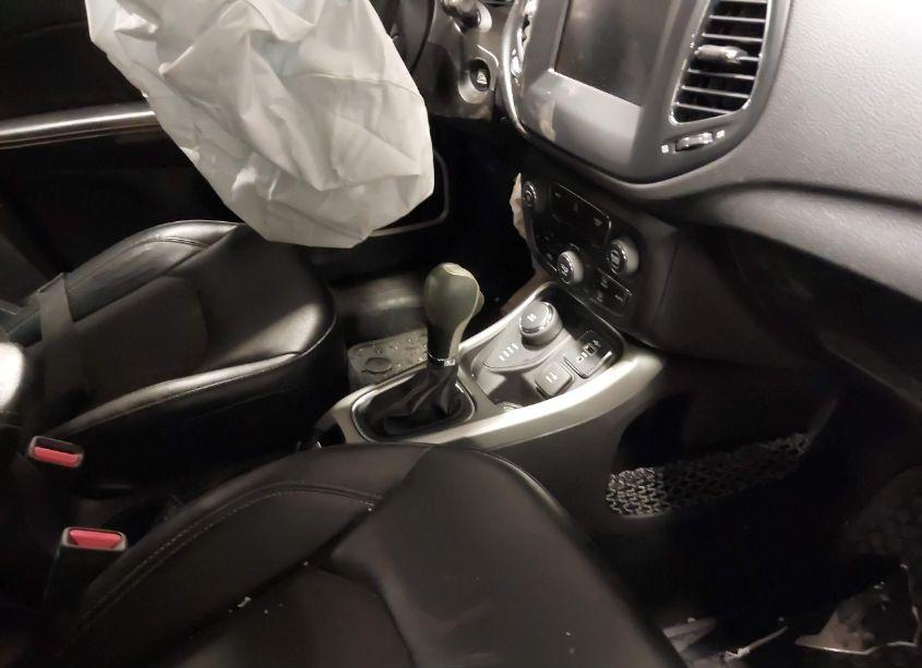 Photo 5 of 2020 Jeep Compass LATITUDE 4X4 (VIN 3C4NJDBB7LT165043)